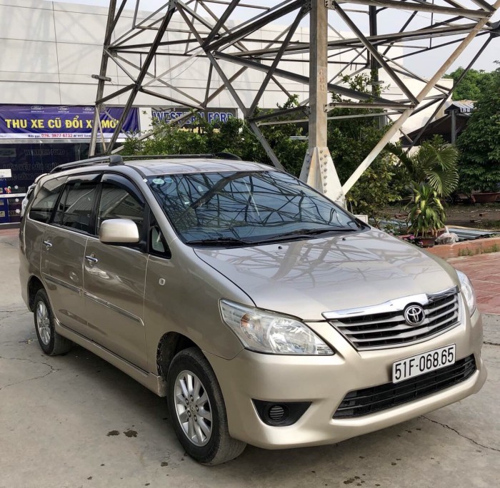 Bán Toyata Innova sx 2013 màu ghi vàng
