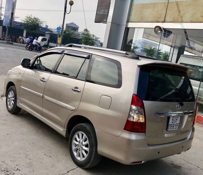 Bán Toyata Innova sx 2013 màu ghi vàng