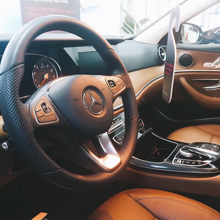 Cần bán Mercedes E200 2017 màu Đen chính hãng đã qua sử dụng
