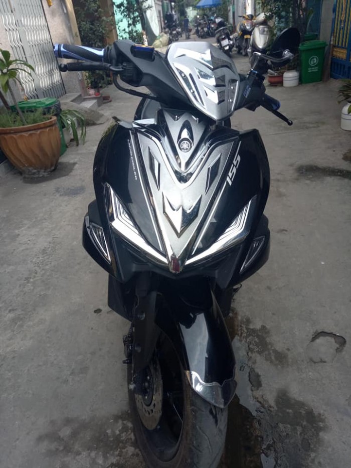 Cần tiền gấp nên bán con xe yêu thích Yamaha NVX 155c ABS bstp chính chủ mới 99%