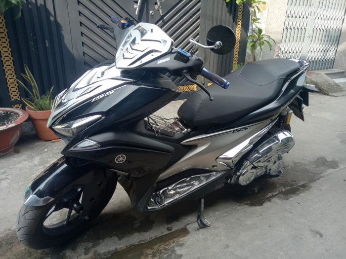 Cần tiền gấp nên bán con xe yêu thích Yamaha NVX 155c ABS bstp chính chủ mới 99%