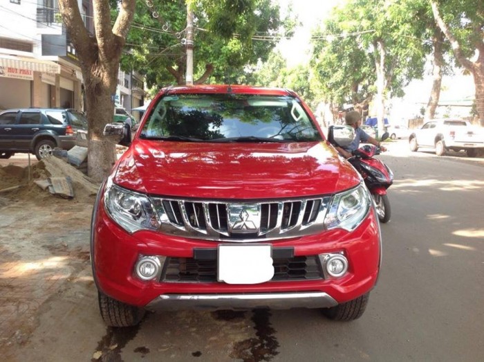 Bán Mitsubishi Triton 2017 máy dầu màu đỏ số sàn xe đẹp hơn cả mới.