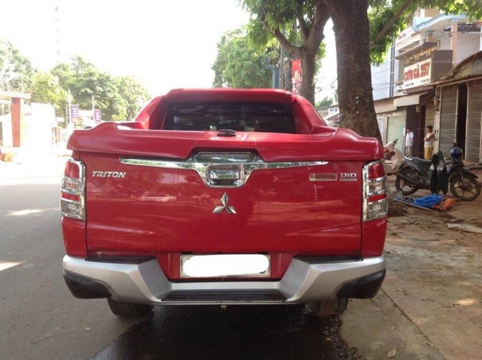 Bán Mitsubishi Triton 2017 máy dầu màu đỏ số sàn xe đẹp hơn cả mới.