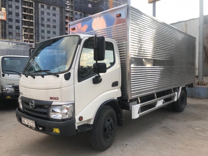 HINO 3.5 - 4.5 tấn thùng dài 4.5m và 5m nhập khẩu nguyên con GIÁ RẺ - TRẢ GÓP