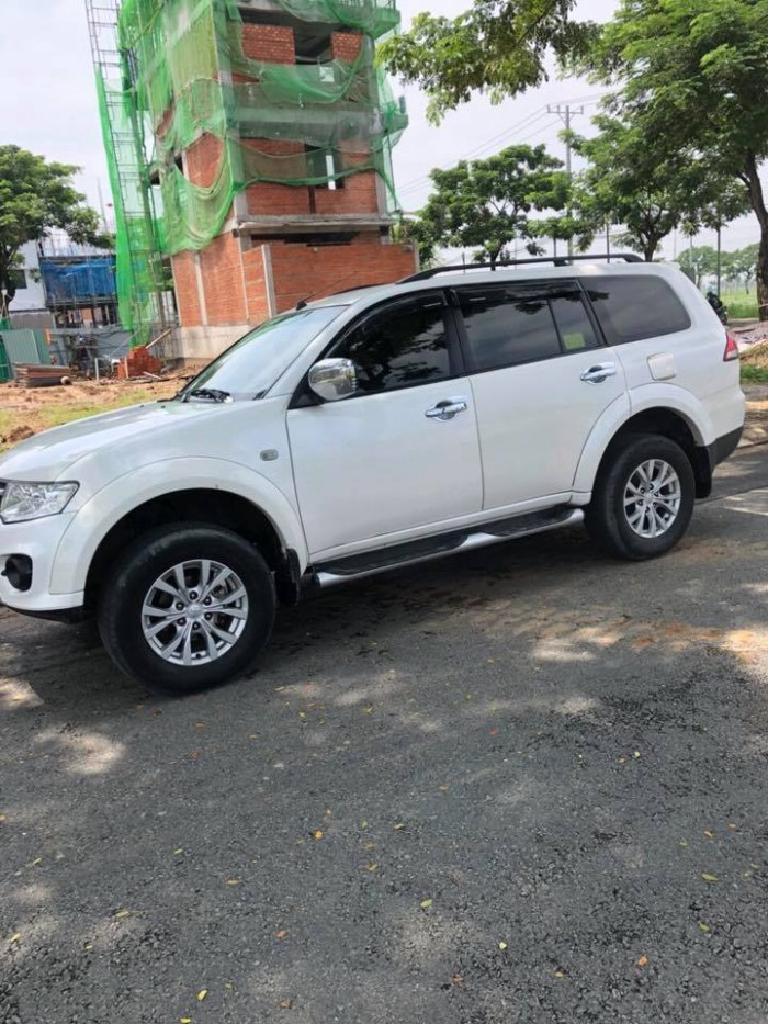 bán xe Mitsubishi Pajero Sport 2017 số sàn máy dầu màu trắng