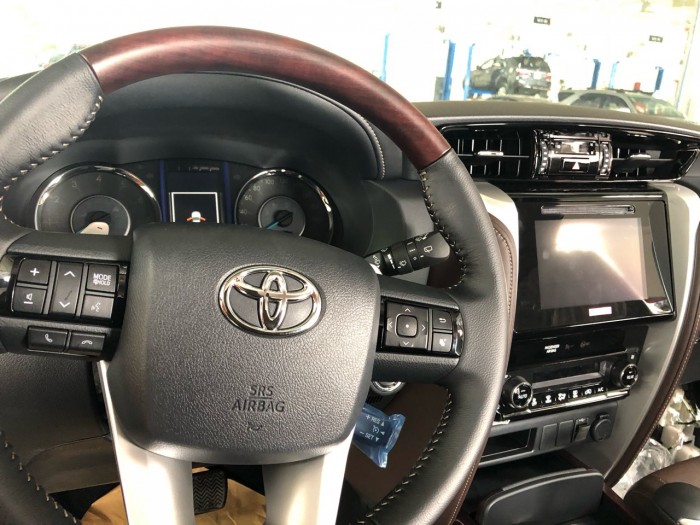 Toyota Foruner 2.7v Máy Xăng Màu Bạc Giao Ngay