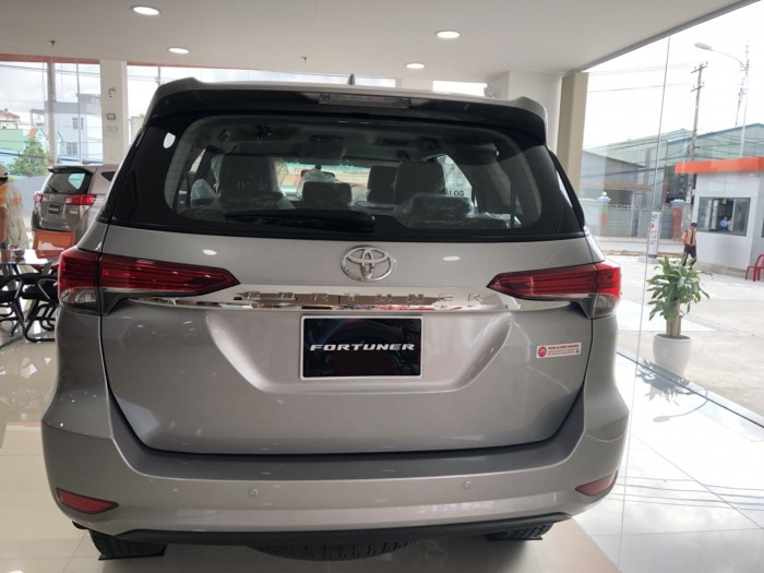 Toyota Foruner 2.7v Máy Xăng Màu Bạc Giao Ngay