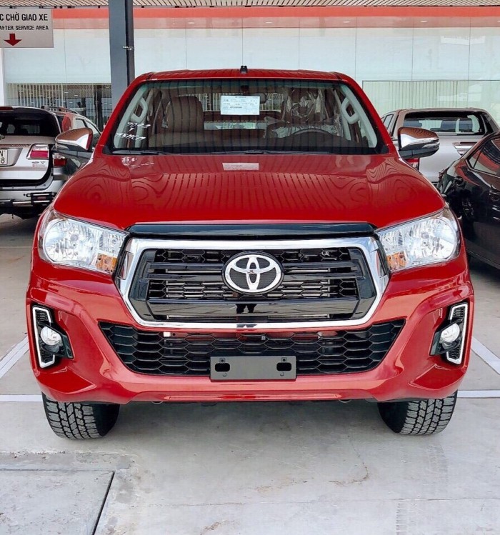 Hilux 2.4 Số Tự Động Máy Dầu, Màu Cam Giao Ngay