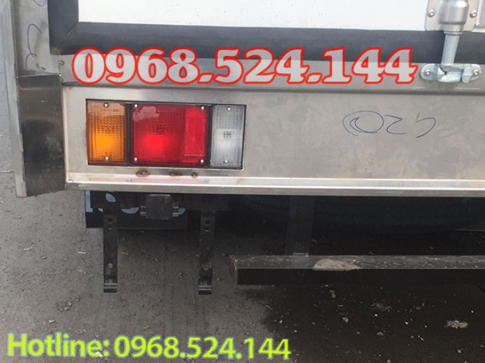 -Xe tải isuzu QKR270 chính hãng, thùng kín composite giá tốt cho mọi nhà.
