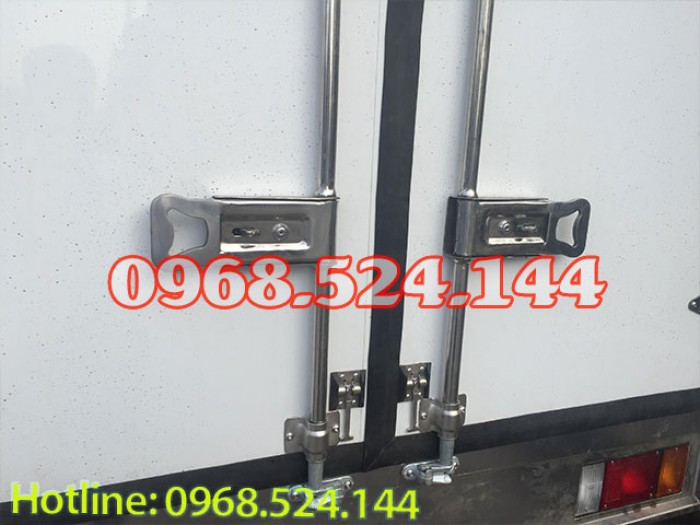 -Xe tải isuzu QKR270 chính hãng, thùng kín composite giá tốt cho mọi nhà.