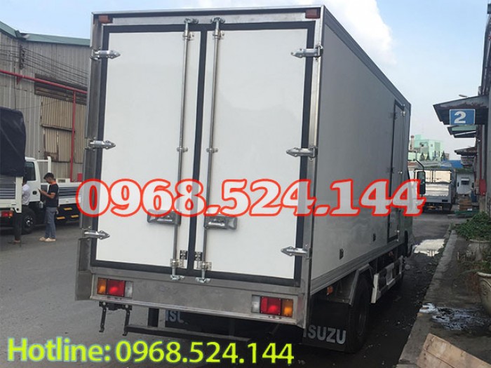 -Xe tải isuzu QKR270 chính hãng, thùng kín composite giá tốt cho mọi nhà.