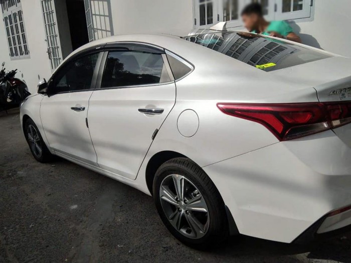 Nhà thiếu tiền cần bán gấp Huyndai Accent 2018 Xe màu trắng