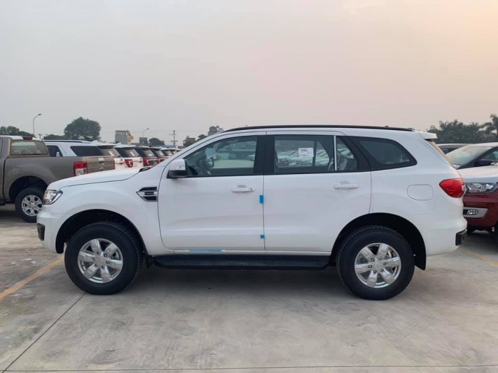 Ford Everest phiên bản Ambiente đang cập bến