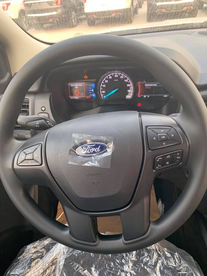 Ford Everest phiên bản Ambiente đang cập bến
