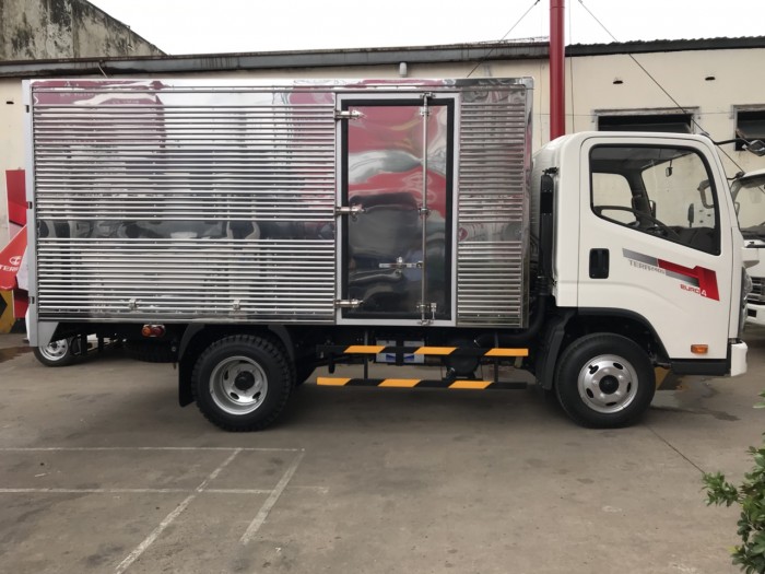 Xe 2,4 tấn động cơ Isuzu thùng dài 3m7 tera240S