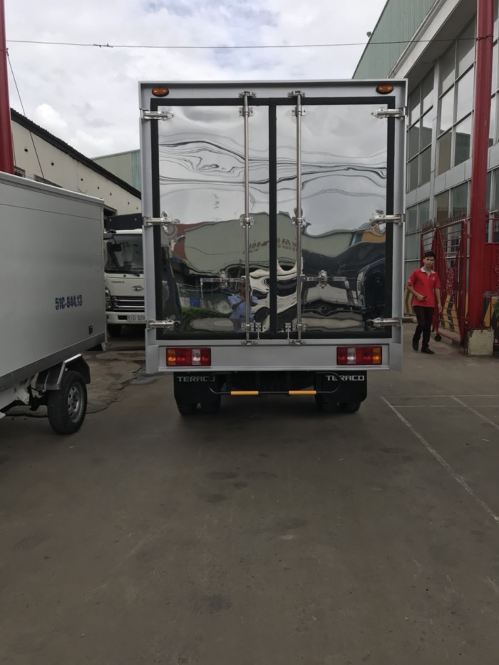 Xe 2,4 tấn động cơ Isuzu thùng dài 3m7 tera240S