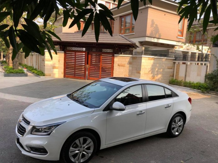 Bán gấp Chevrolet Cruze LTZ 1.8 sản xuất 2017 màu trắng, số tự động, máy xăng, zin cọp.