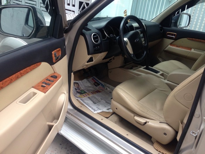 Em bán xe Ford Everest máy dầu đời 2012 tự động màu Hồng phấn biển TP,