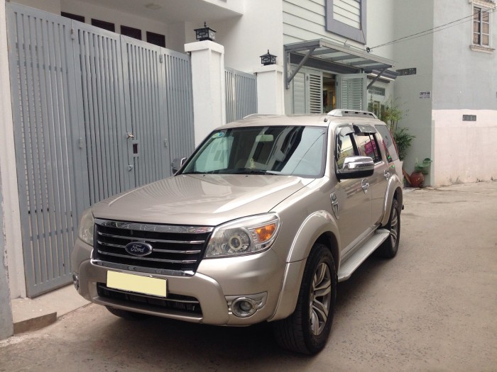 Em bán xe Ford Everest máy dầu đời 2012 tự động màu Hồng phấn biển TP,