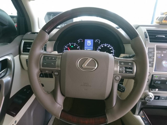 Lexus GX 460 model 2017 màu vàng cát