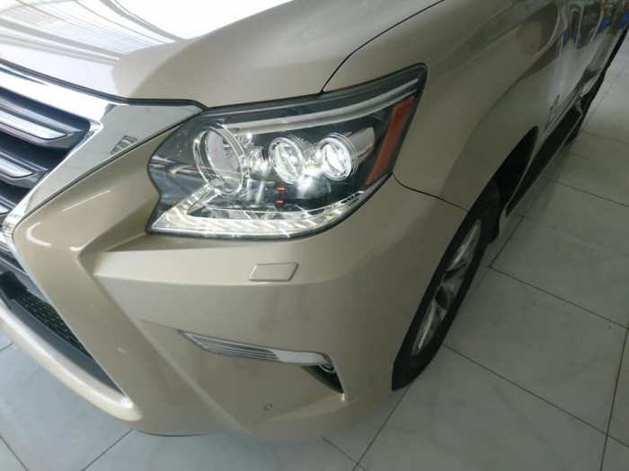Lexus GX 460 model 2017 màu vàng cát