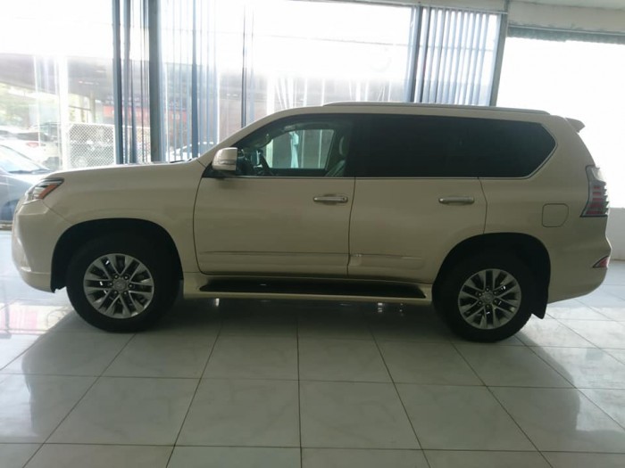 Lexus GX 460 model 2017 màu vàng cát