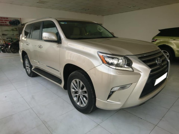 Lexus GX 460 model 2017 màu vàng cát