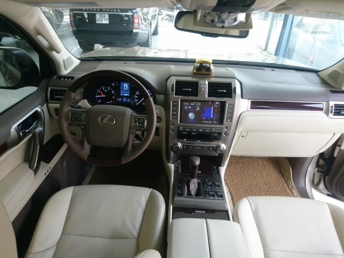 Lexus GX 460 model 2017 màu vàng cát