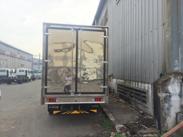 Bán xe tải isuzu thùng kín cực chất , giá cạnh tranh, trả trước