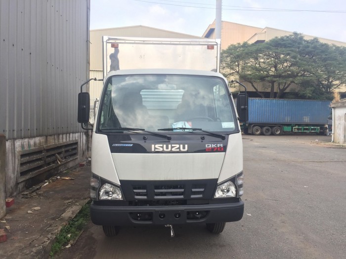 Bán xe tải isuzu thùng kín cực chất , giá cạnh tranh, trả trước