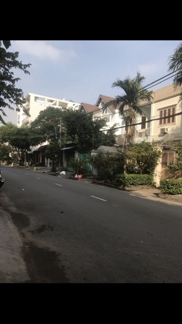 Bán nhà nát mặt tiền đường số 49 Phường Bình Thuận Q7