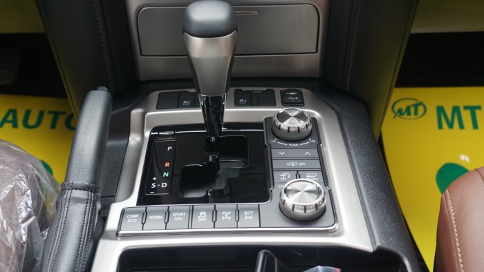 Bán Toyota Land Cruiser VX.R 4.6 AT đời 2017,nhập Trung Đông mới 100%