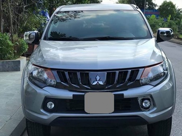Bán Mitsubishi Triton 2018 máy dầu số sàn màu bạc xe đẹp cực kỳ