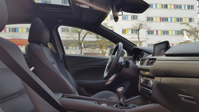 Cần tiền gấp bán xe Mazda 6 trắng ngọc trinh