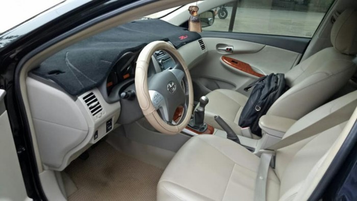 Cần tiền trả nợ bán gấp xe Altis đơi 2009 số sàn màu đen bóng