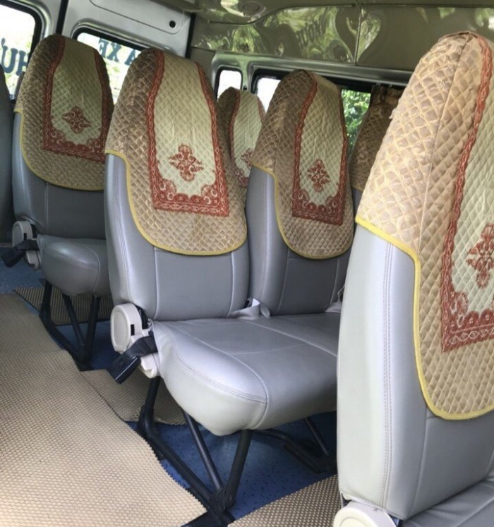Cần bán Ford Transit 2016 màu bạc. Xe số sàn máy dầu