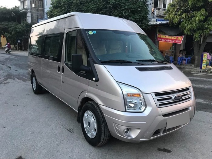 Cần bán Ford Transit 2016 màu bạc. Xe số sàn máy dầu