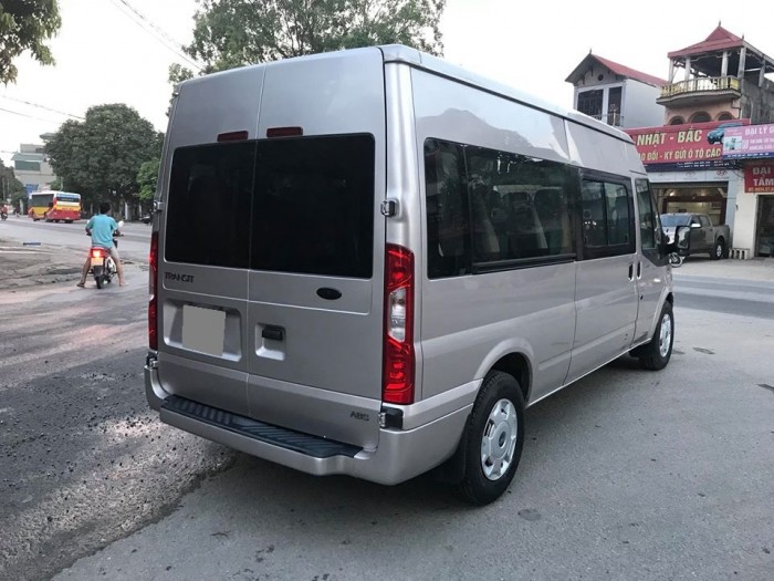 Cần bán Ford Transit 2016 màu bạc. Xe số sàn máy dầu