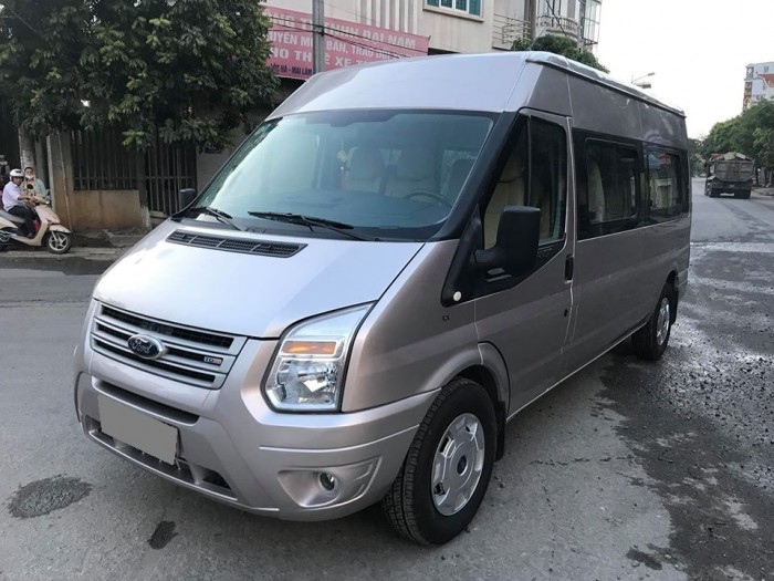 Cần bán Ford Transit 2016 màu bạc. Xe số sàn máy dầu