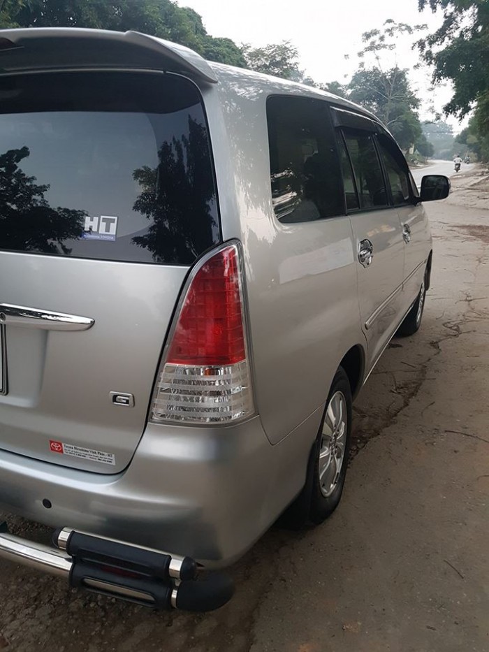 Cần bán gấp Toyota Innova 2010 bản G sịn. Xe màu bạc