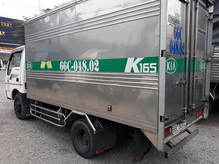 Cần bán xe tải K165 2016 kính tải 2.3 tấn thùng inox, máy lạnh teo giá canh tranh
