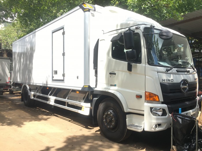 Xe tải bảo ôn Hino 8 tấn, xe tải đông lạnh Hino 2018