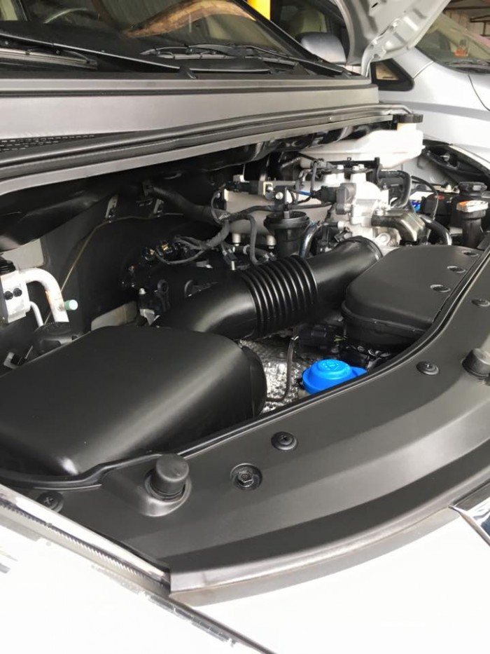 Bán xe Hyundai Starex 2015 máy dầu số sàn 9 chỗ màu bạc cực mới