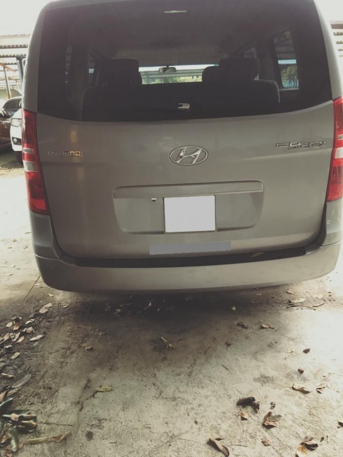Bán xe Hyundai Starex 2015 máy dầu số sàn 9 chỗ màu bạc cực mới