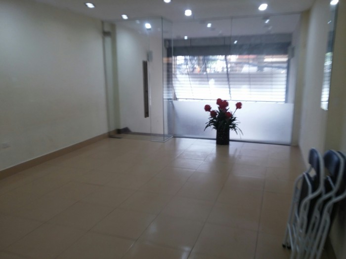 Cho thuê nhà mặt phố phố Phó Đức Chính, quận Ba Đình, nhà 5 tầng có thang máy, dt 85m2/sàn