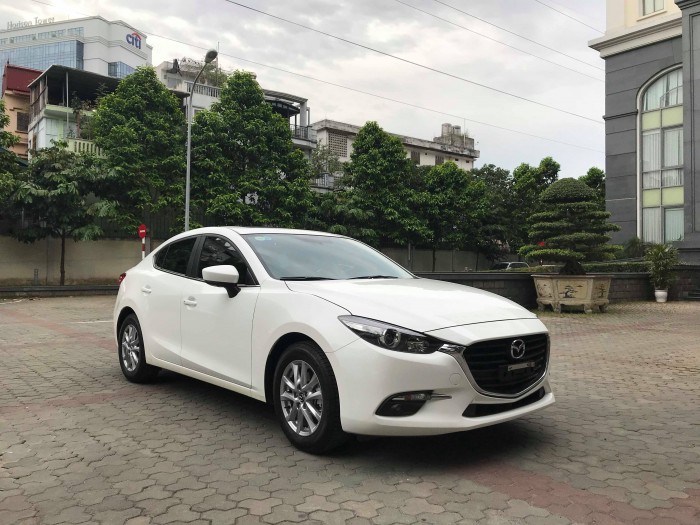 Mazda 3 màu trắng