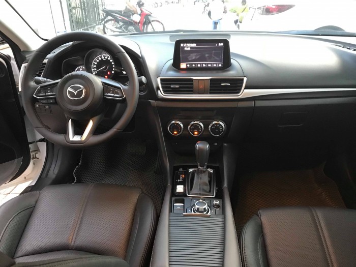 Mazda 3 màu trắng