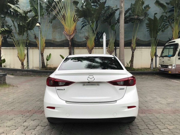 Mazda 3 màu trắng