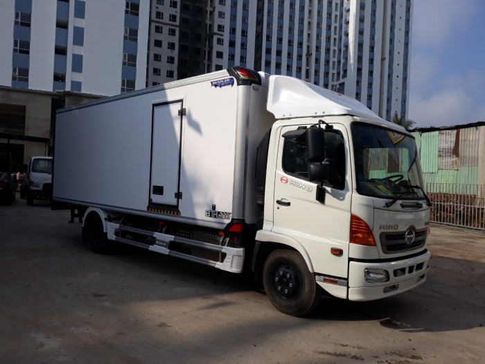 Hino Fc 6.2 Tấn Thùng Bảo Ôn Dài 6.7m Trả Góp