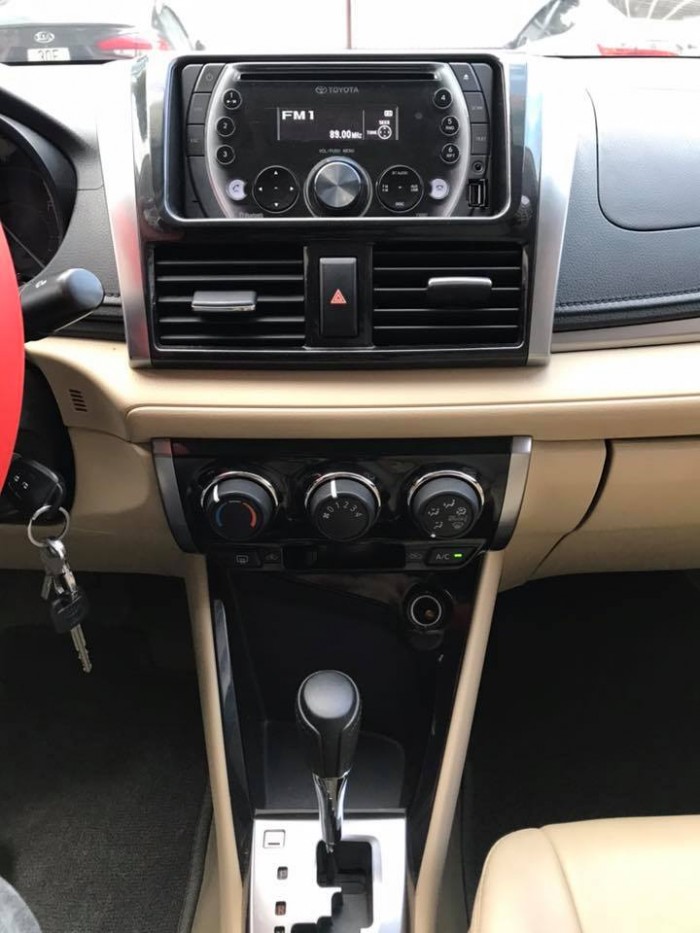 Cần bán gấp Toyota Vios 2017 bản E màu trắng